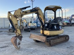 Used CAT EXCAVATOR